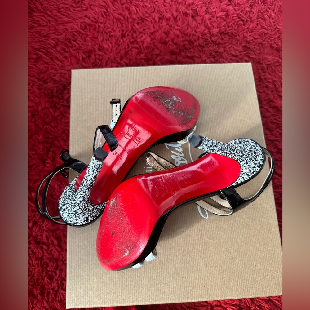 Christian Louboutin - Picture 7 of 11